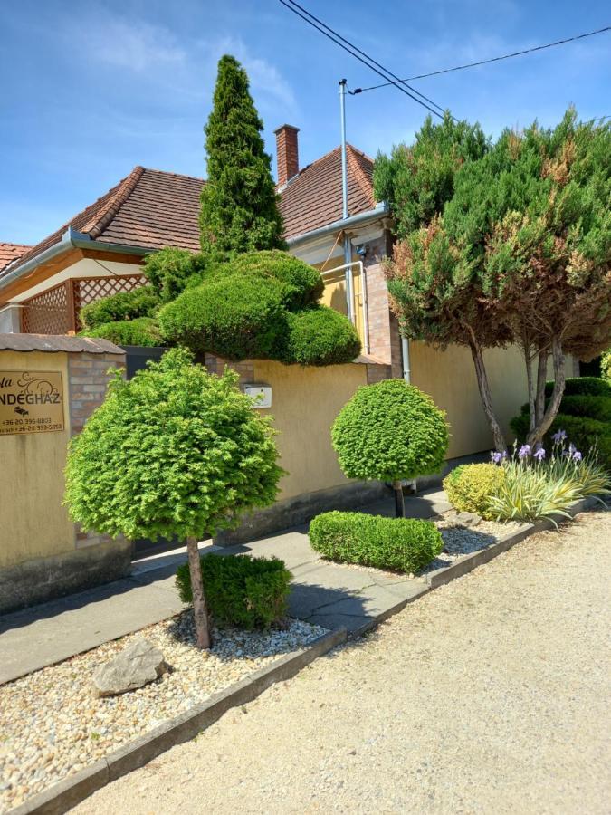 Viola Vendégház Pápa Exterior foto