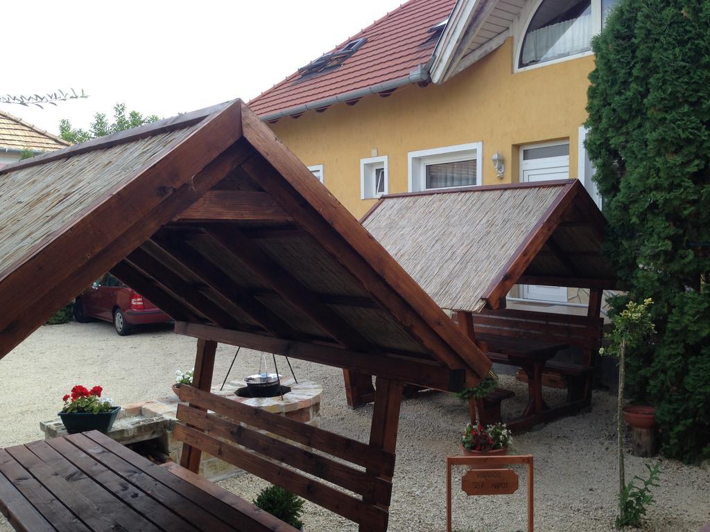 Viola Vendégház Pápa Exterior foto